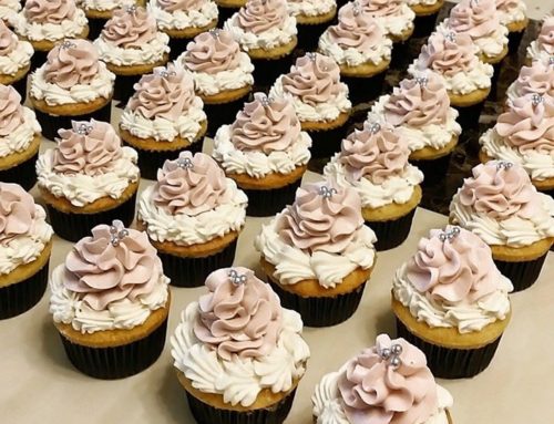 VANILLA CUPCAKES with BUTTERCREAM FROSTING